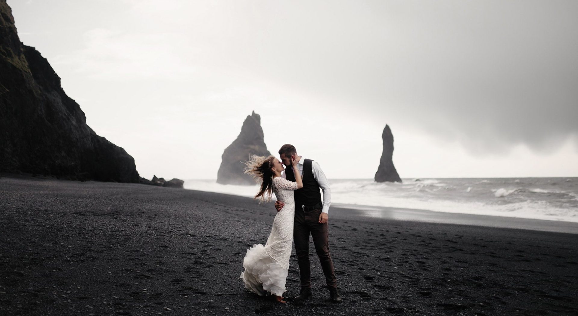 dmitry-schemelev-1205165-unsplash-min